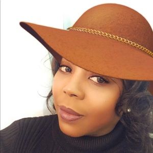 Meet your Posher, Tara